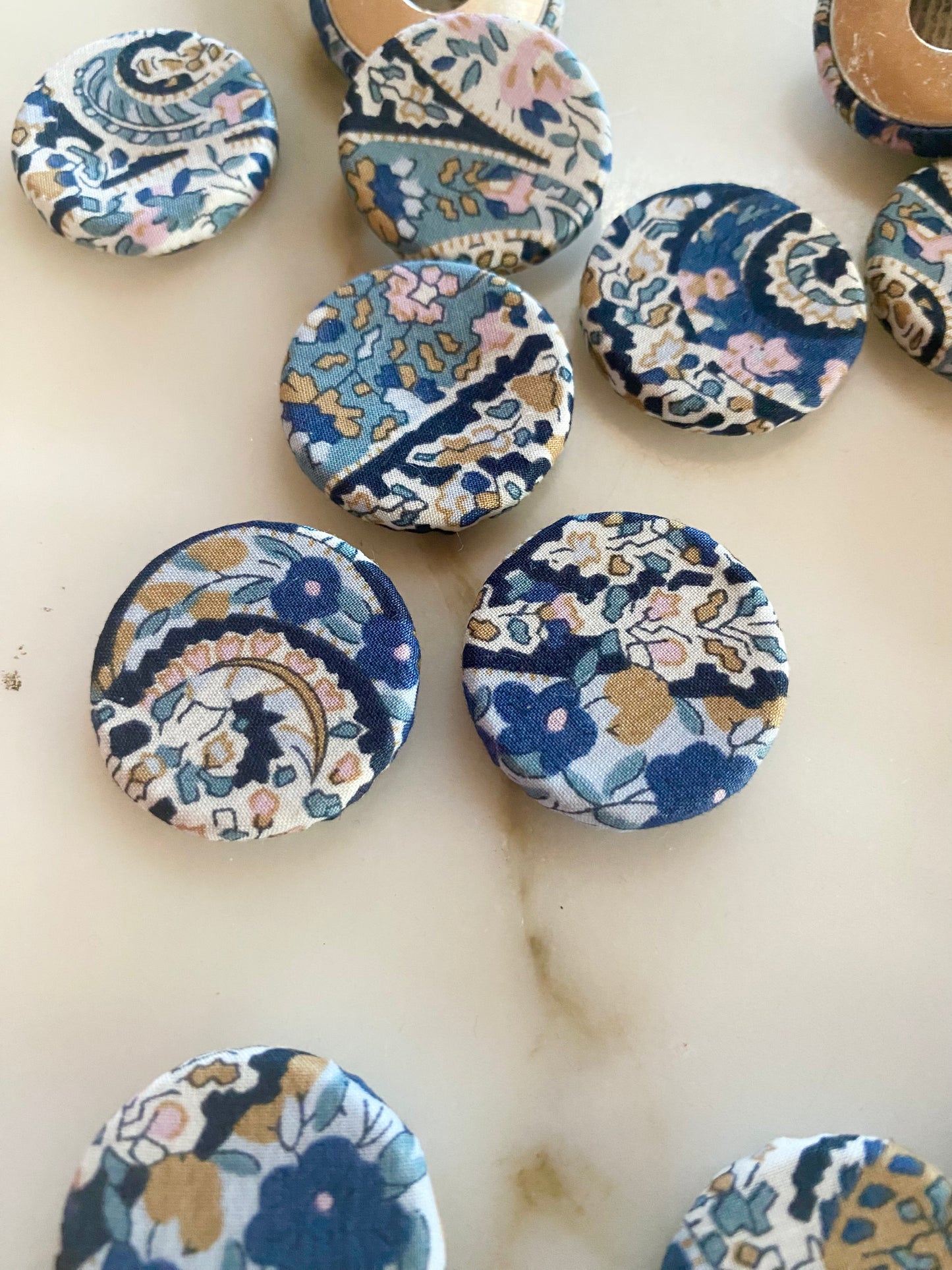 Covered Button 2.5cm diameter English Paisley