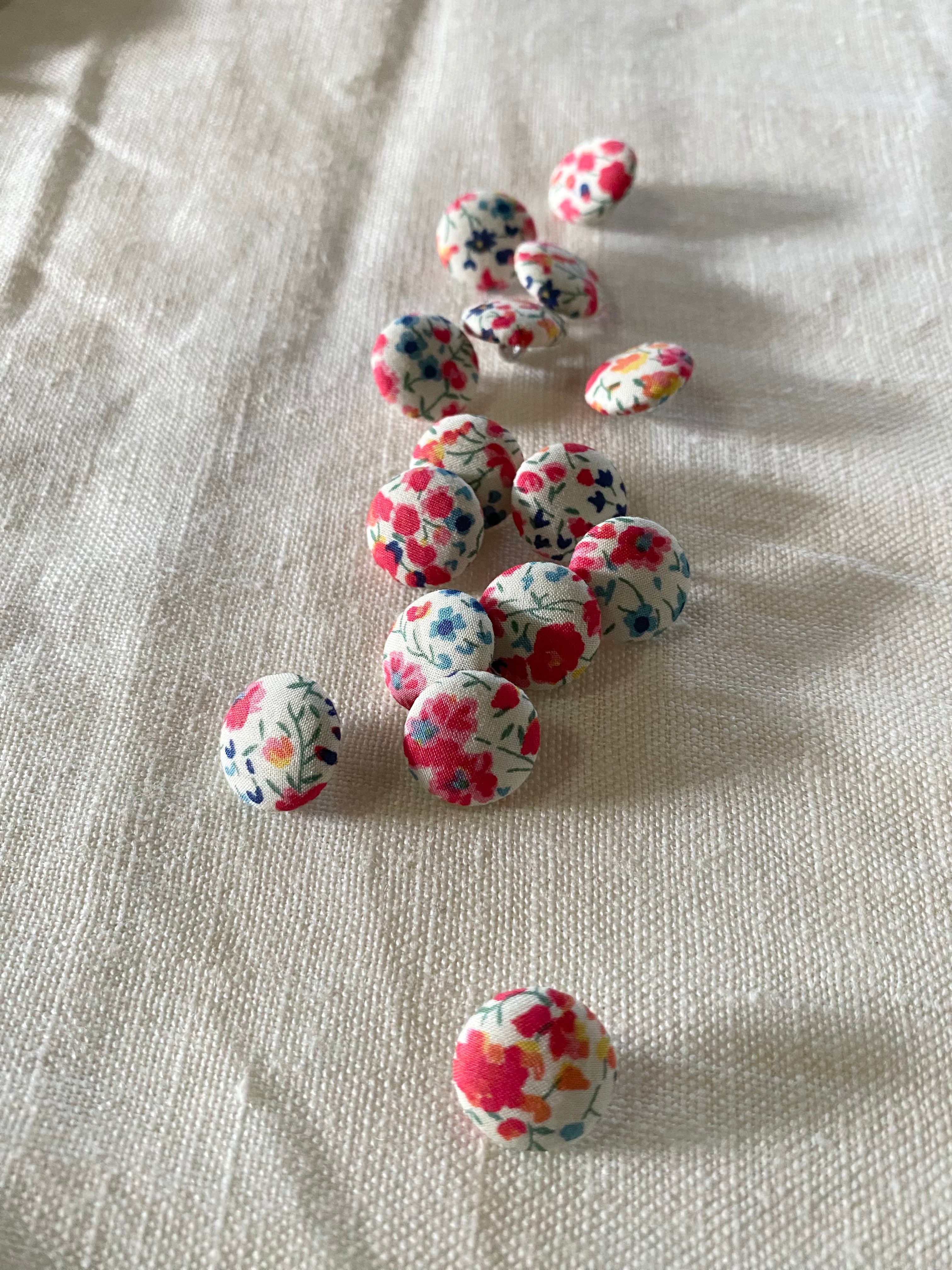 Covered Buttons Liberty Phoebe Flowers 14mm